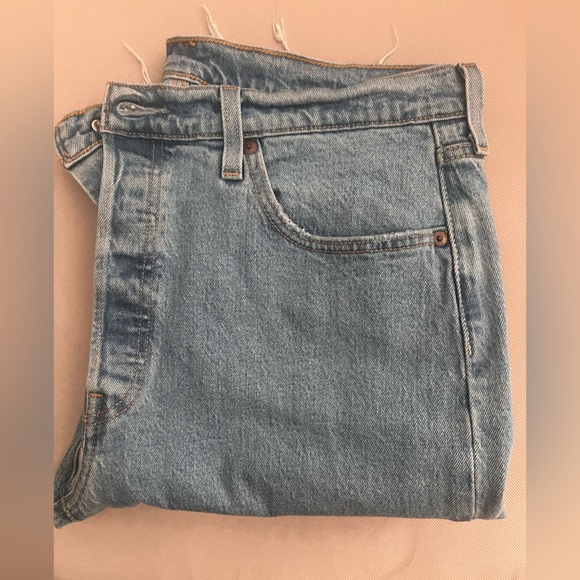 Levi's 501 Classic Blue Denim Jeans - Picture 3 of 6